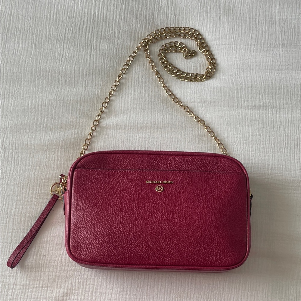 Like New! Michael Kors Jet Set Charm East West Leather Cranberry Crossbody